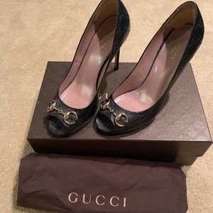 Gucci Classic Peep Toe Pumps size 38